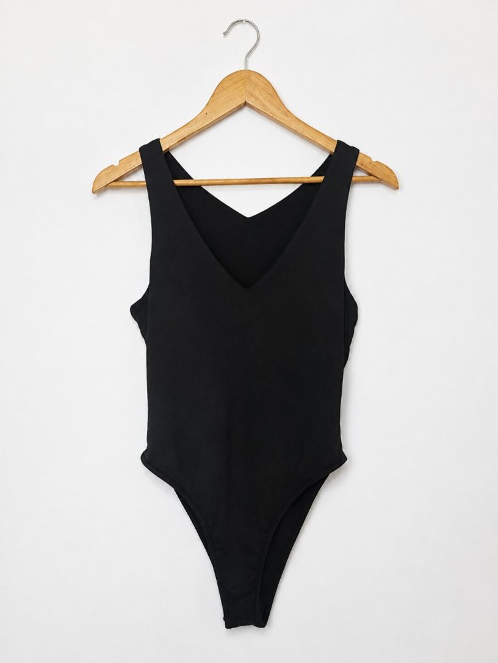 Black Sleeveless V-Neck Bodysuit Size M Stretch Polyester Spandex - Picture 2 of 8